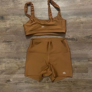 Alo yoga Airlift Charmer bra + shorts set